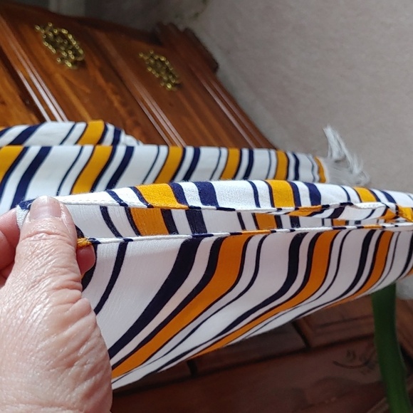 🌸Host Pick🌸NWT Women's Striped Vest - Picture 4 of 7